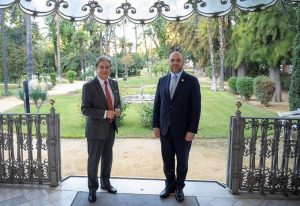 Embajador de Emiratos Árabes Unidos Majid al-Suwaidi en Casa Rosa. Con Enric Millo