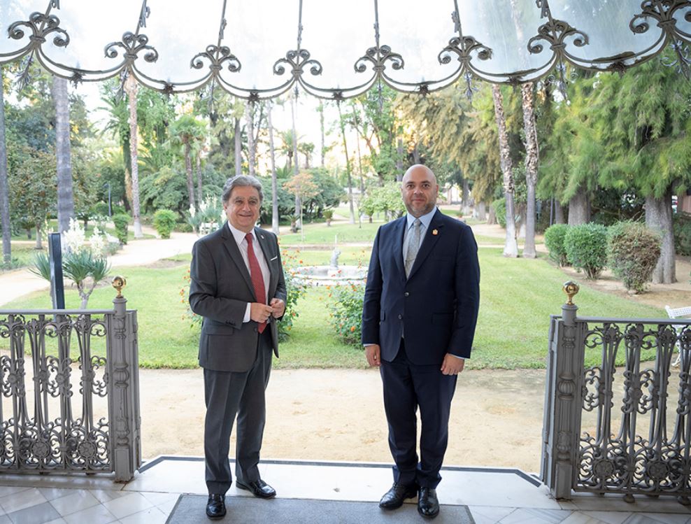 El embajador de Emiratos Árabes con Enric Millo en la Casa Rosa